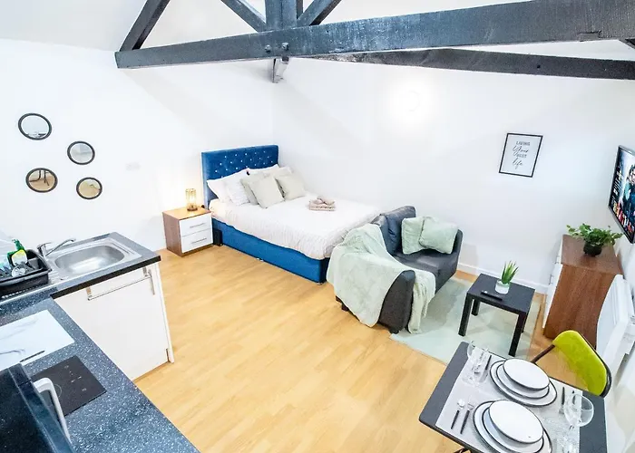 Spacious Studio With Parking - 10 Mins To Leeds Centre