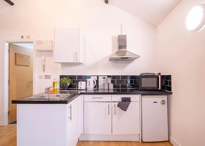 Spacious Studio With Parking - 10 Mins To Leeds Centre