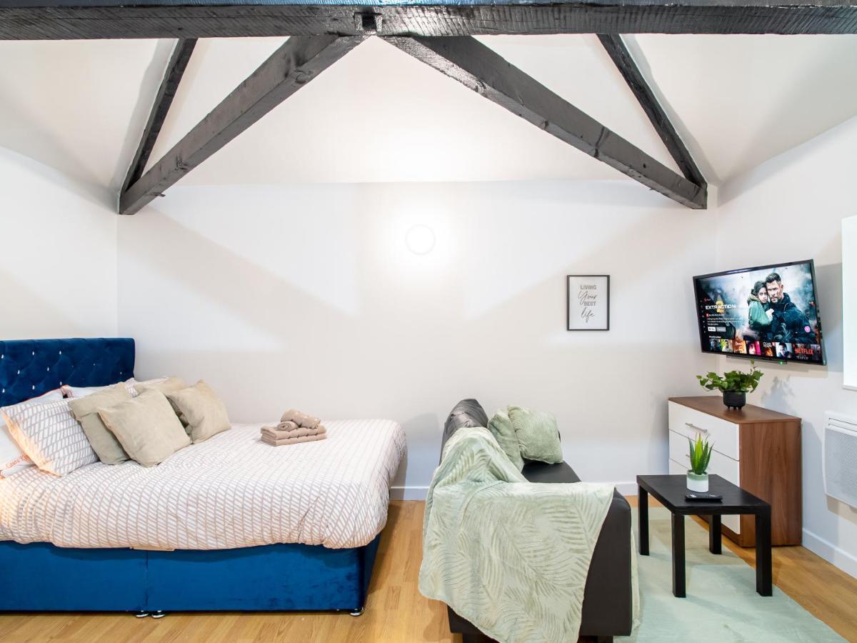 Spacious With Parking - 10 Mins To Leeds Centre