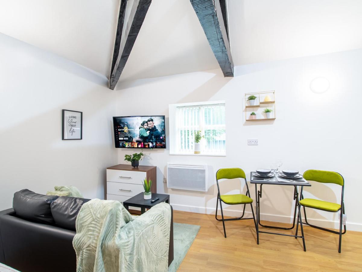 Apartment Spacious With Parking - 10 Mins To Leeds Centre