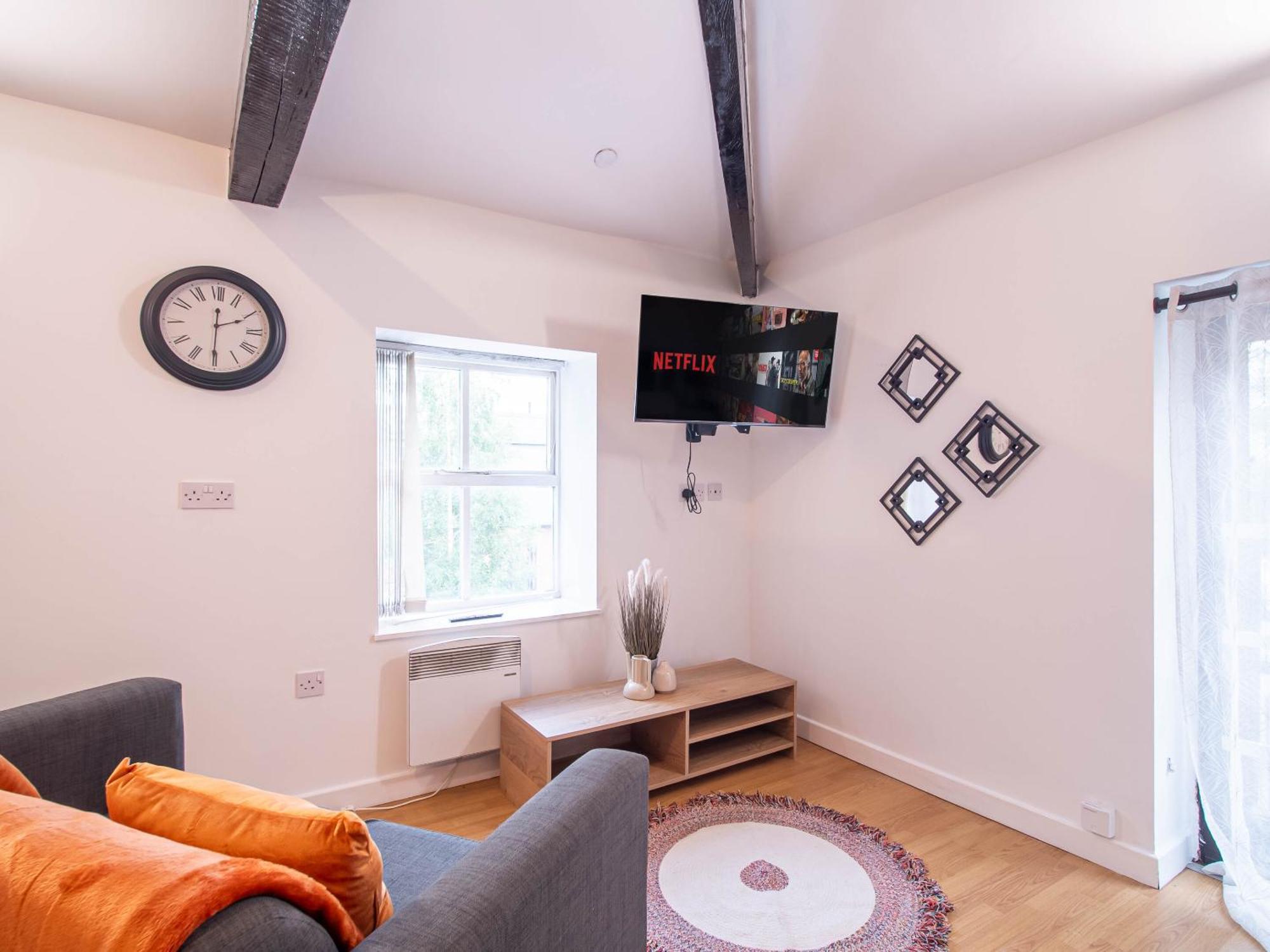 Spacious With Parking - 10 Mins To Leeds Centre