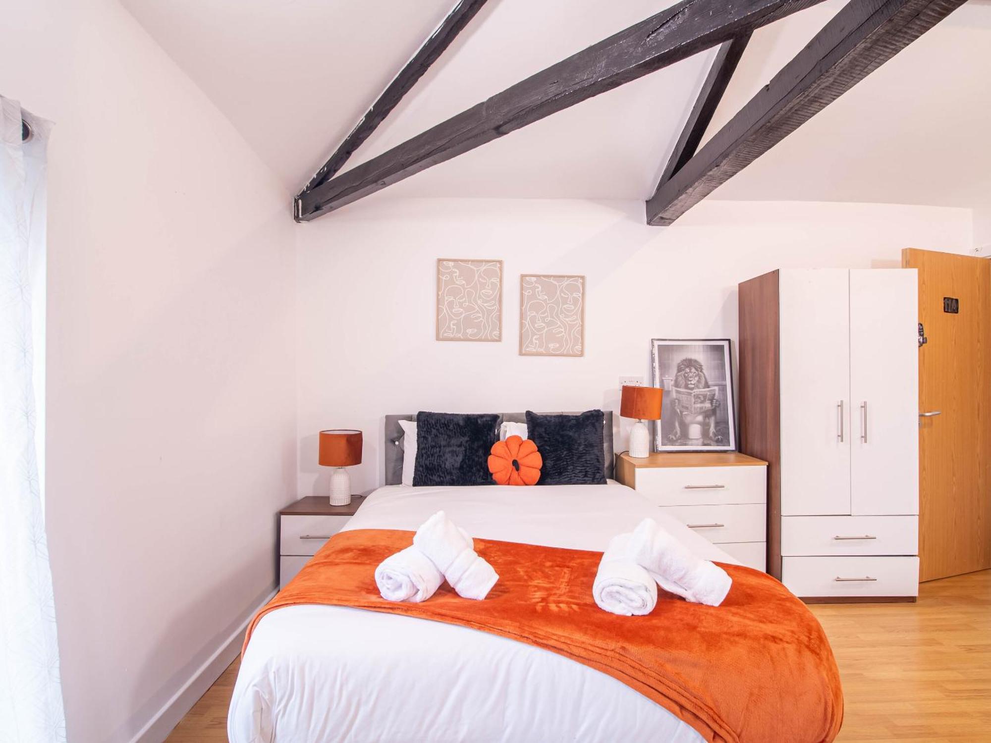 Apartment Spacious With Parking - 10 Mins To Leeds Centre *