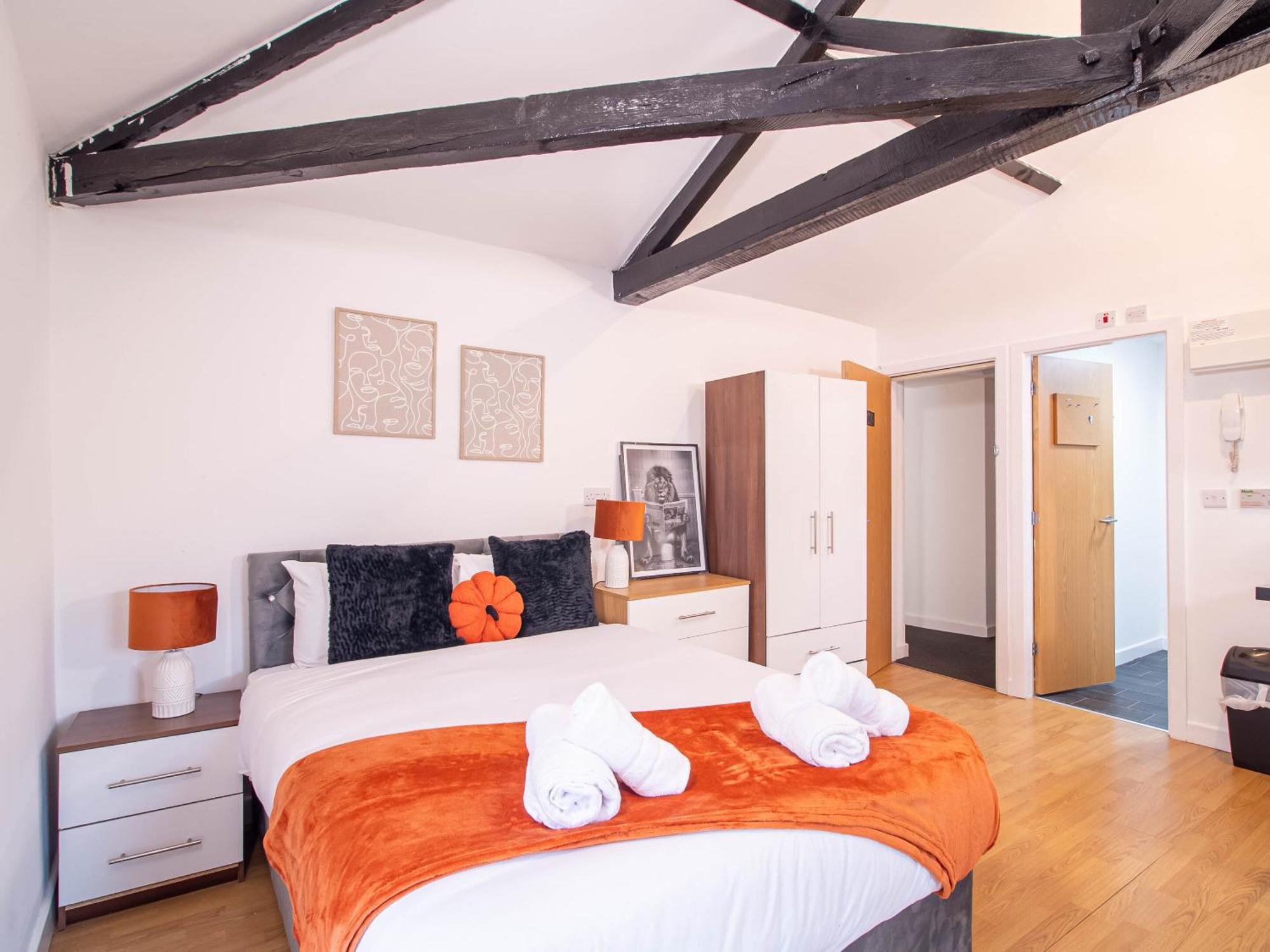 Apartment Spacious With Parking - 10 Mins To Leeds Centre