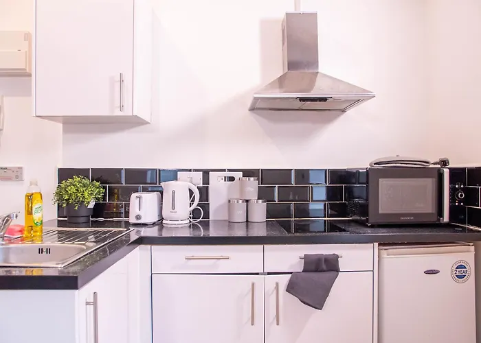 Spacious Studio With Parking - 10 Mins To Leeds Centre