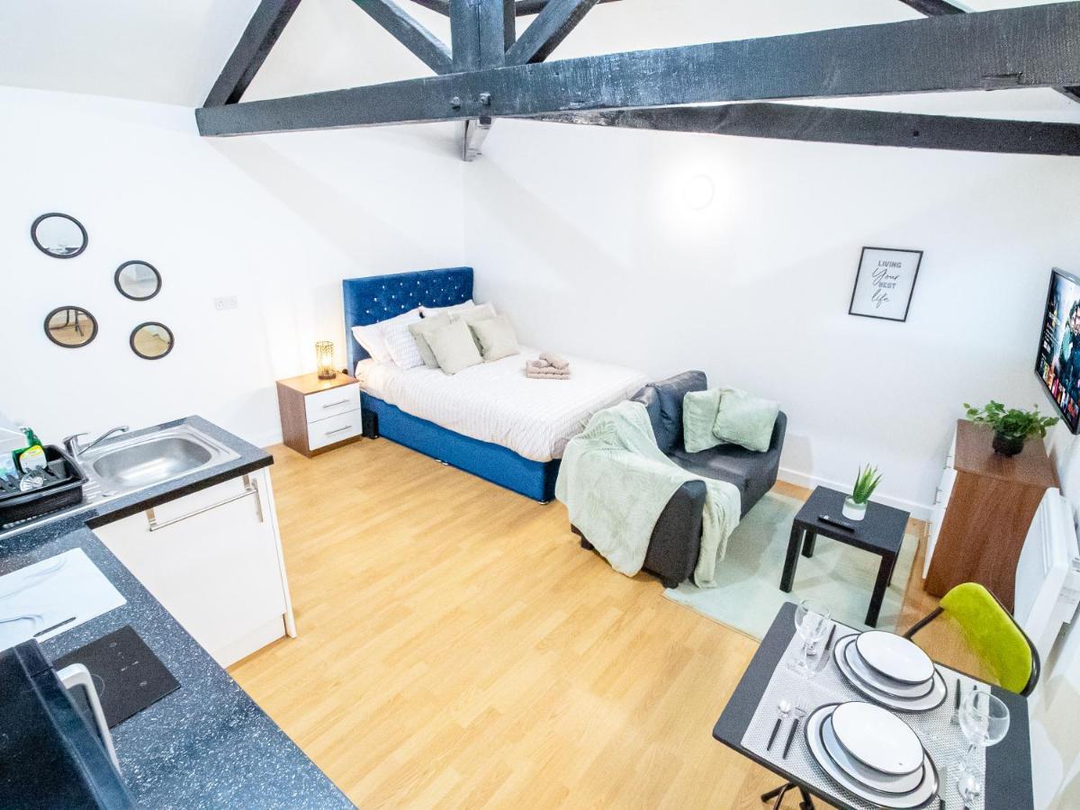 Spacious With Parking - 10 Mins To Leeds Centre
