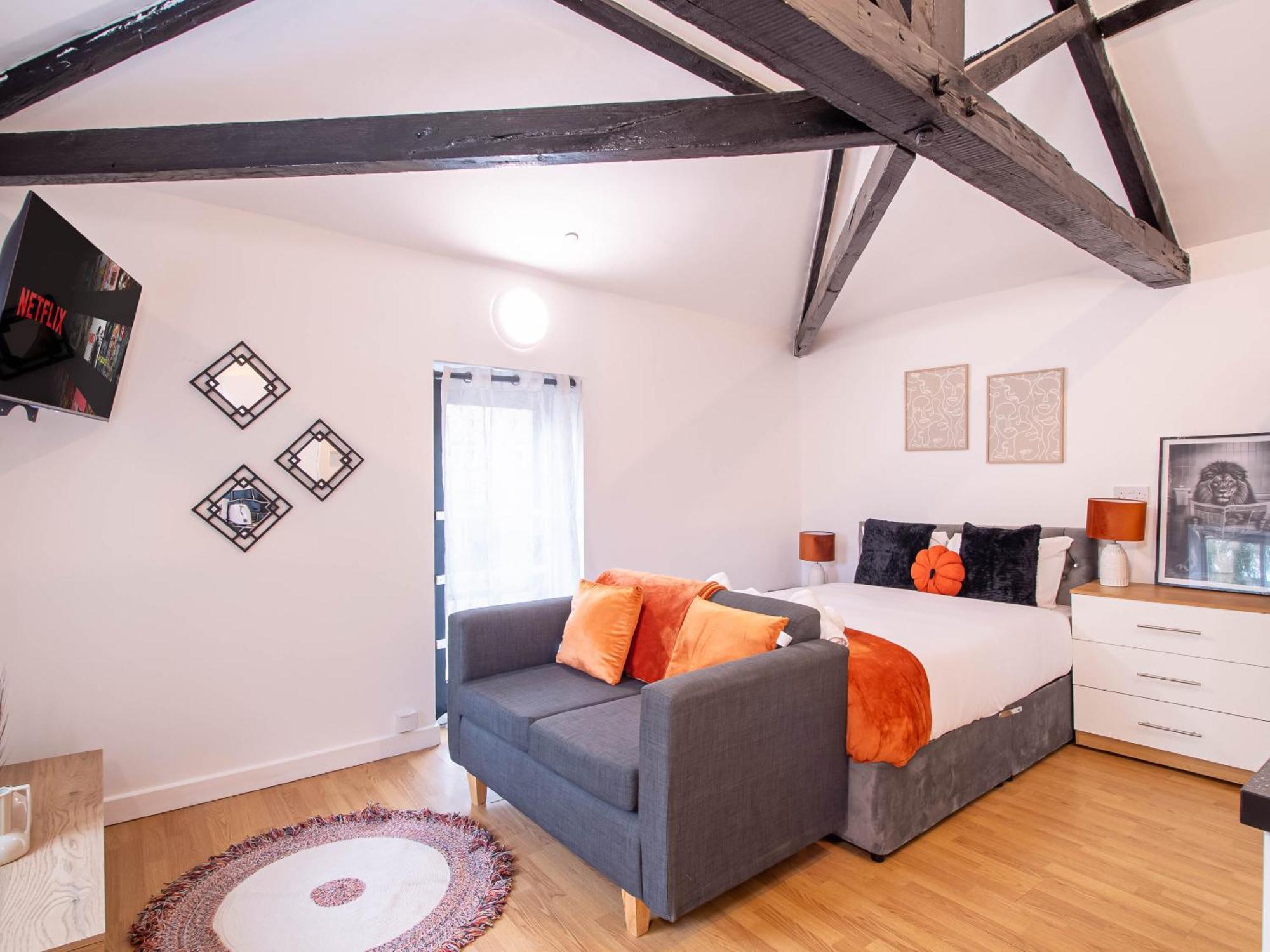 Apartment Spacious With Parking - 10 Mins To Leeds Centre *